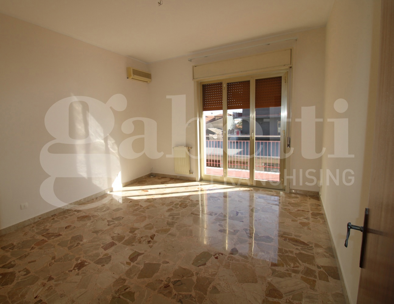 Quadrilocale in vendita a Gravina di Catania