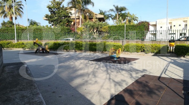 Trilocale in affitto a Aci Catena