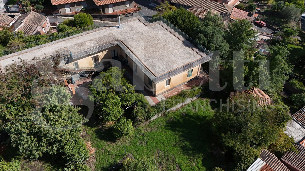 Casa indipendente con giardino a Santa Venerina