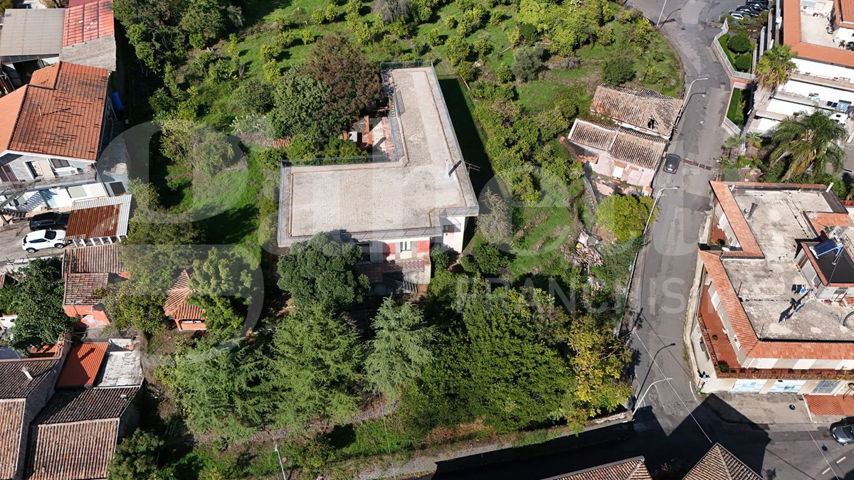 Casa indipendente con giardino a Santa Venerina
