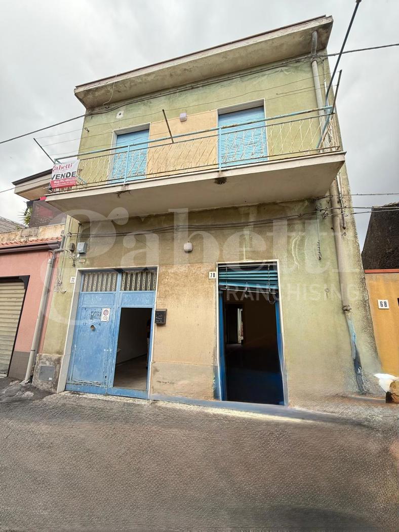 Casa indipendente da ristrutturare a Pedara