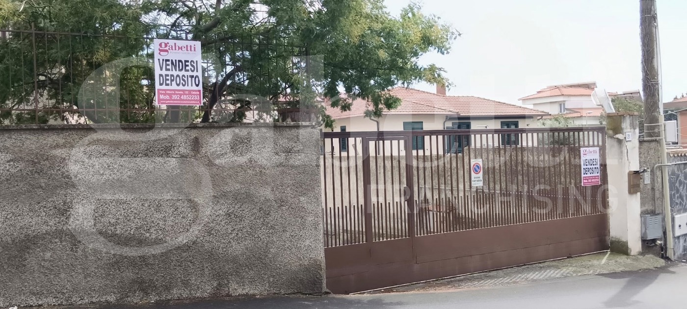 Magazzino in vendita a Gravina di Catania