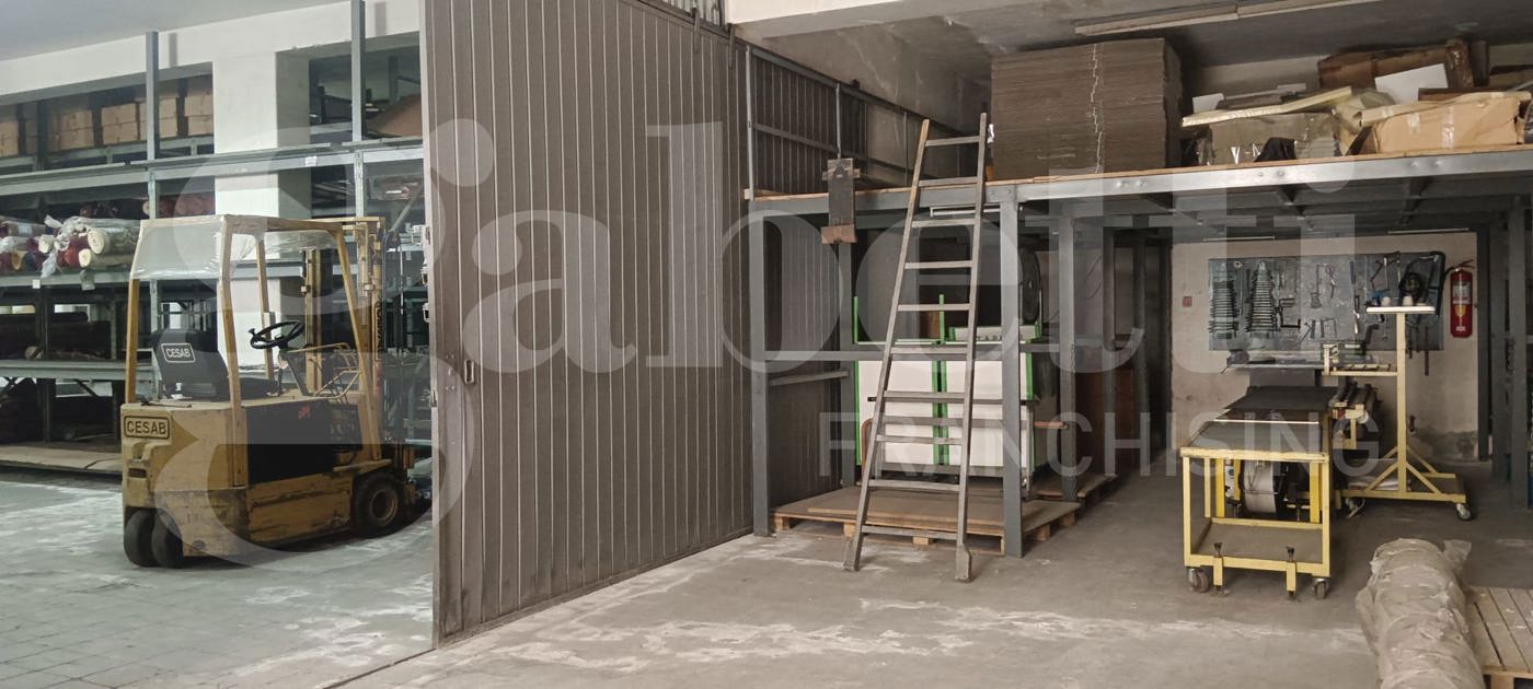 Magazzino in vendita a Gravina di Catania