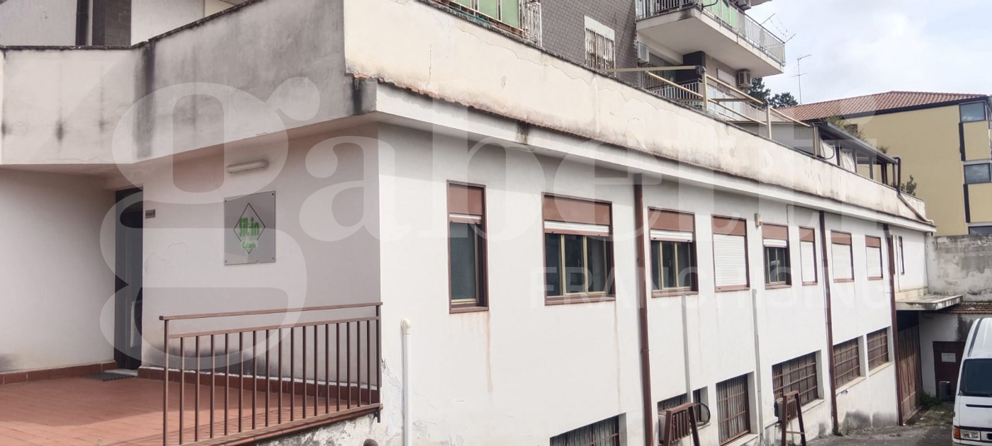 Magazzino in vendita a Gravina di Catania