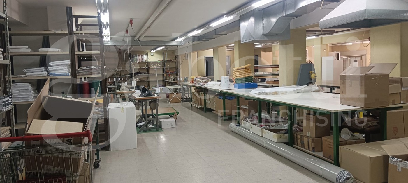 Magazzino in vendita a Gravina di Catania