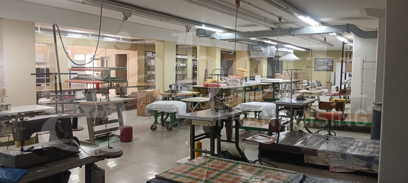 Magazzino in vendita a Gravina di Catania