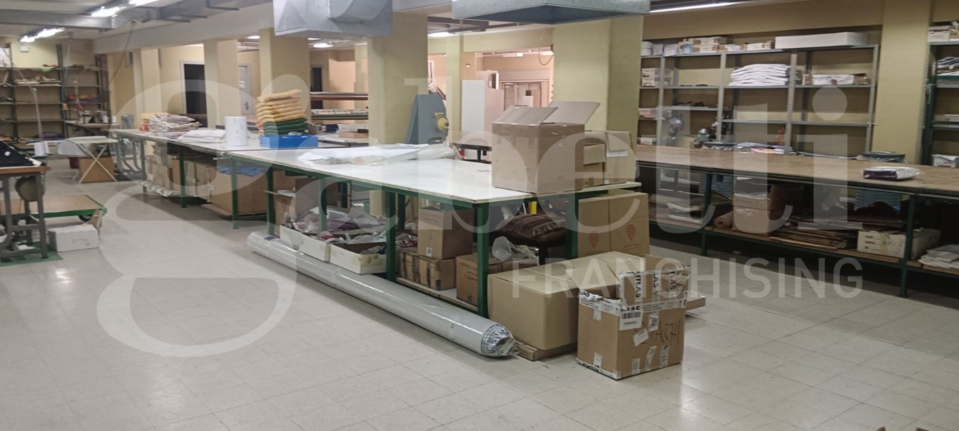 Magazzino in vendita a Gravina di Catania