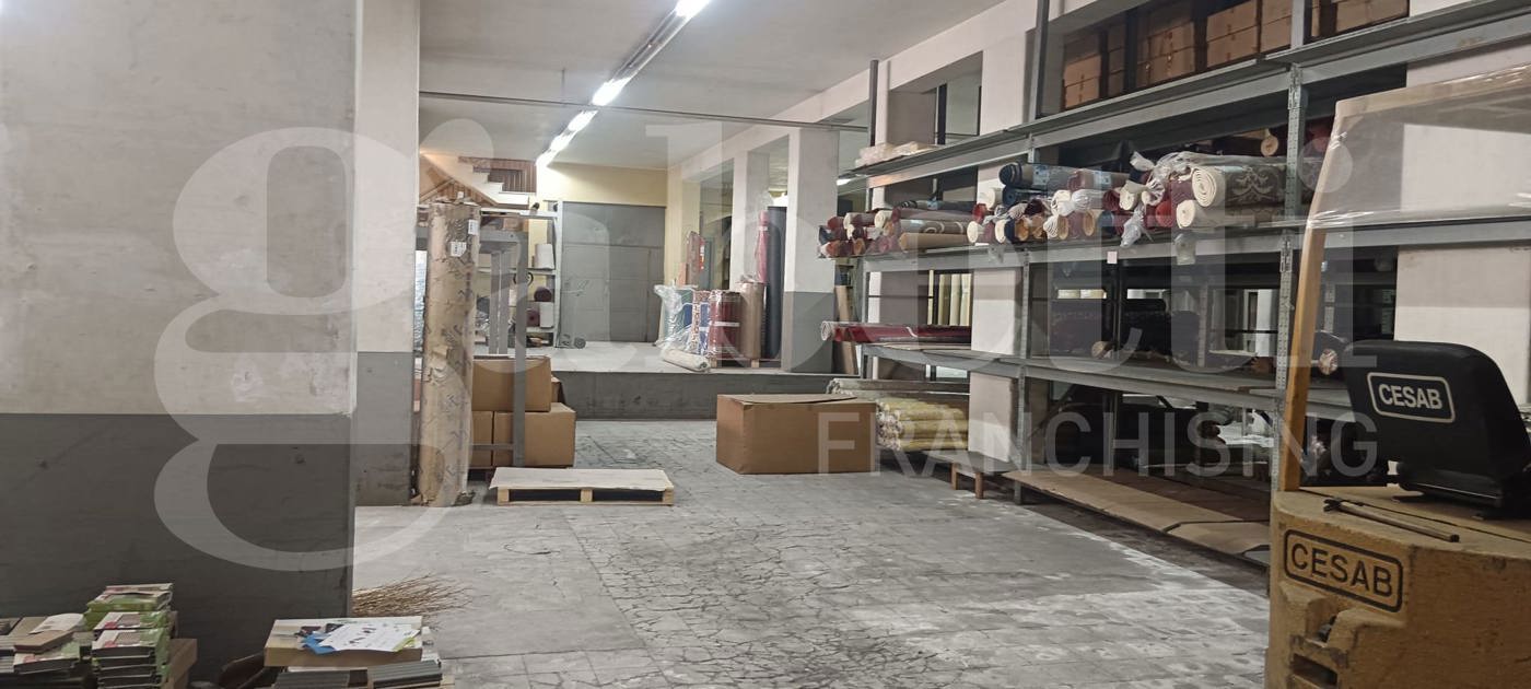 Magazzino in vendita a Gravina di Catania