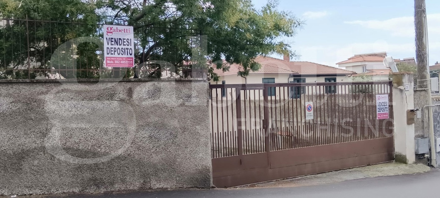 Magazzino in vendita a Gravina di Catania