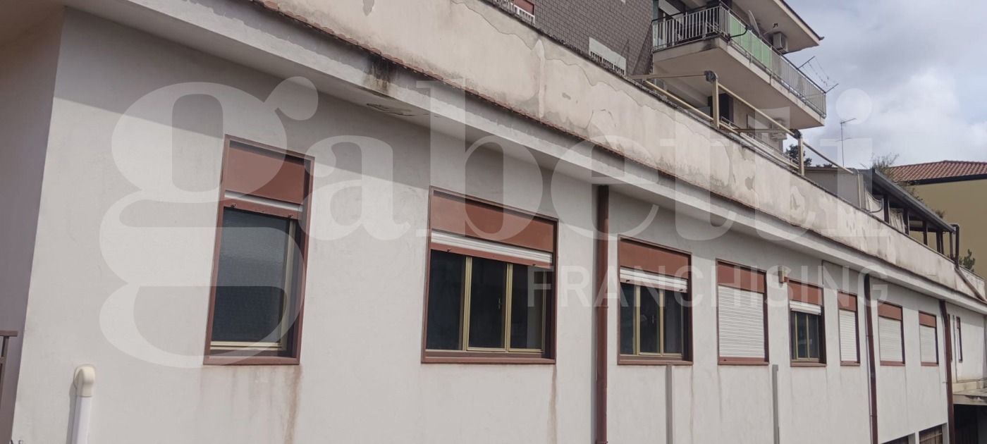 Magazzino in vendita a Gravina di Catania