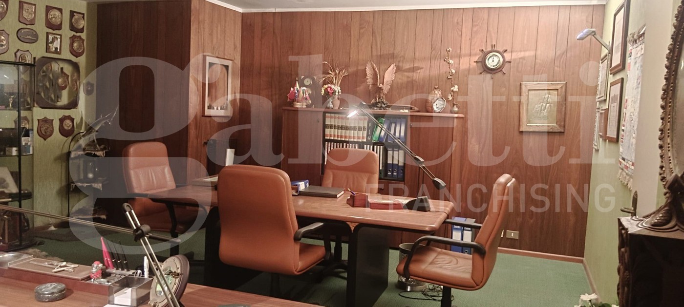 Magazzino in vendita a Gravina di Catania