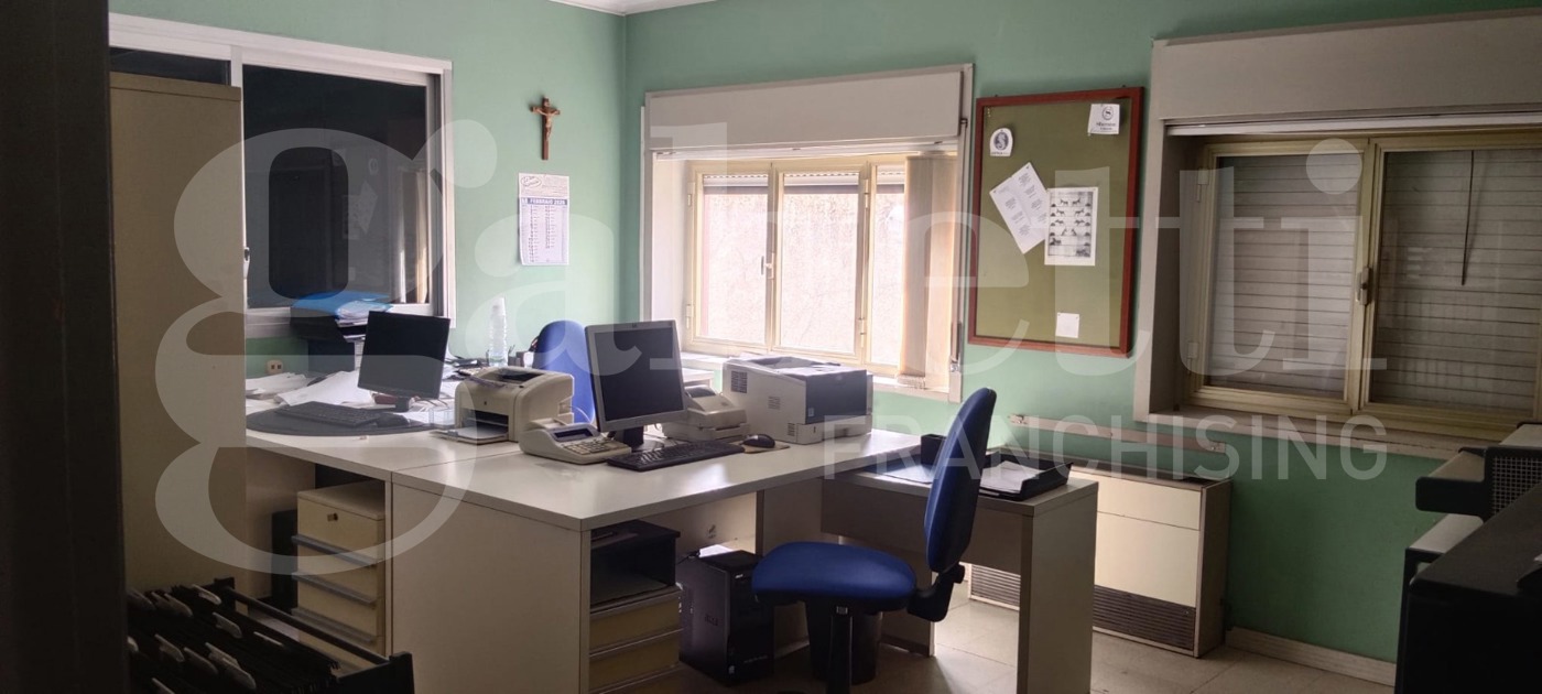 Magazzino in vendita a Gravina di Catania