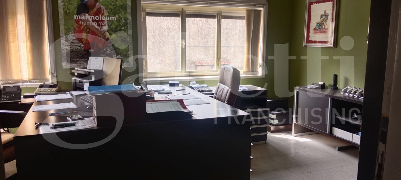 Magazzino in vendita a Gravina di Catania