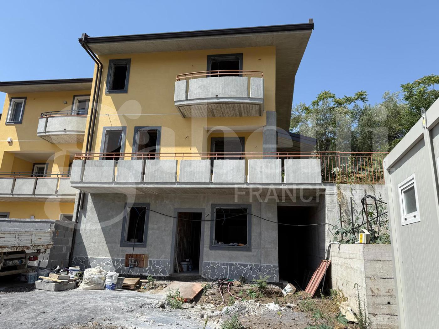 Villa con giardino a Aci Catena