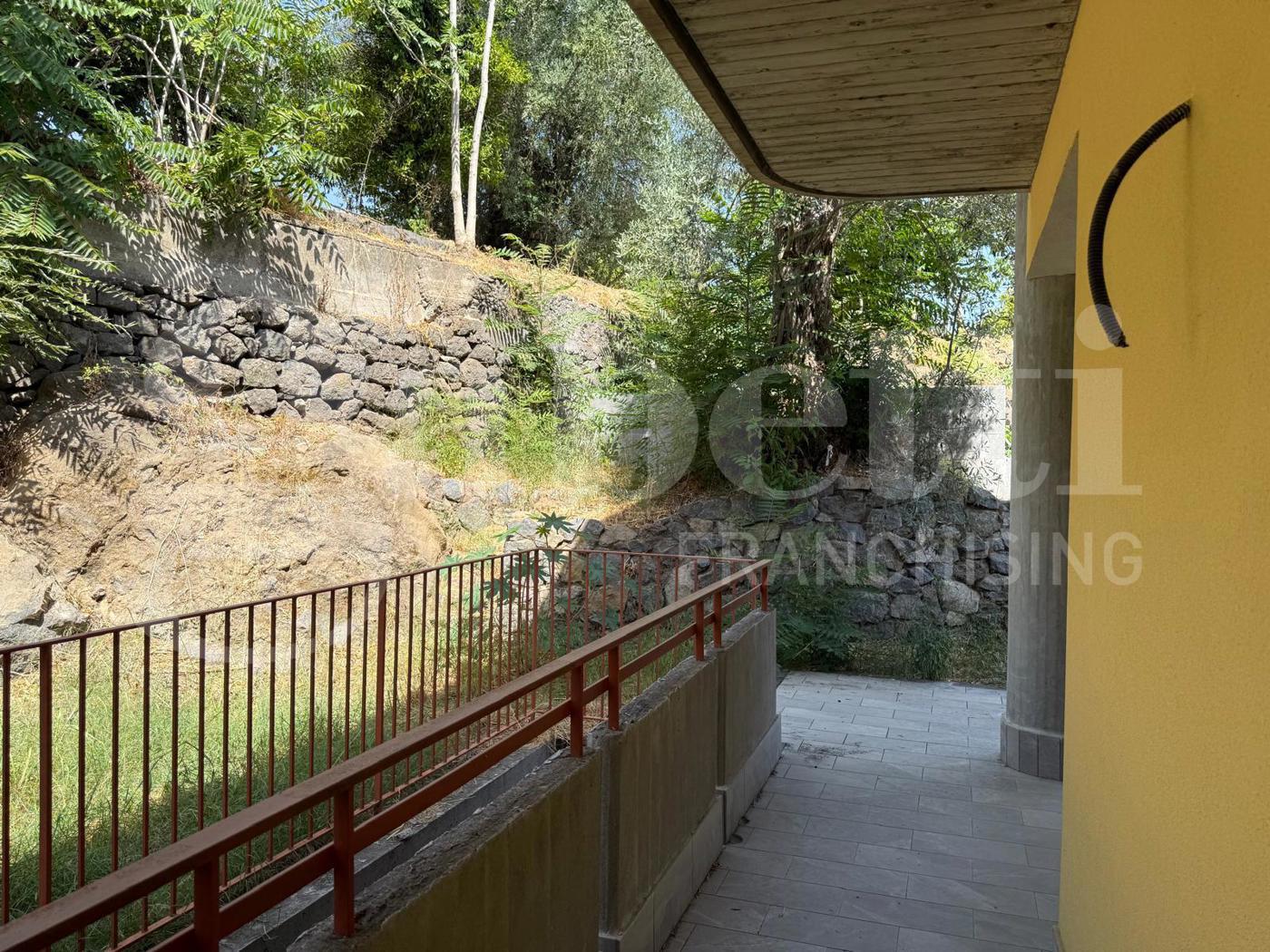 Villa con giardino a Aci Catena