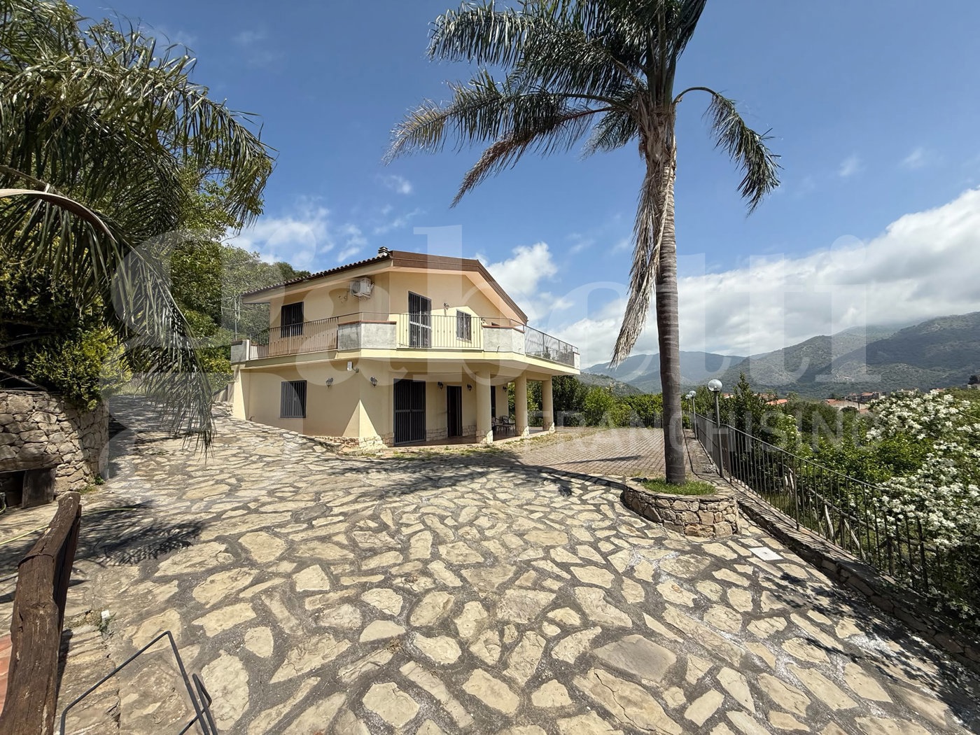 Villa in vendita a Francavilla di Sicilia