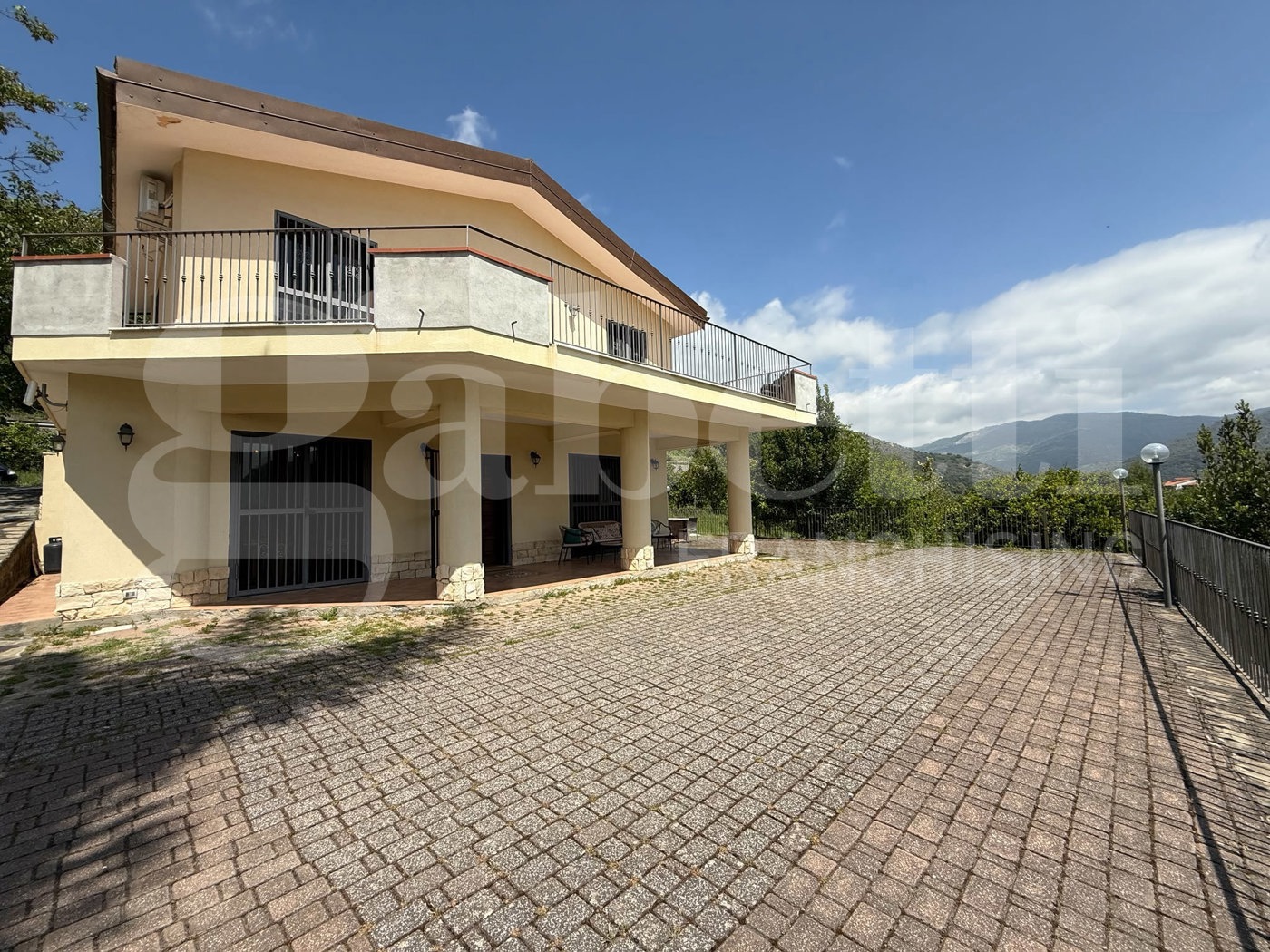 Villa in vendita a Francavilla di Sicilia