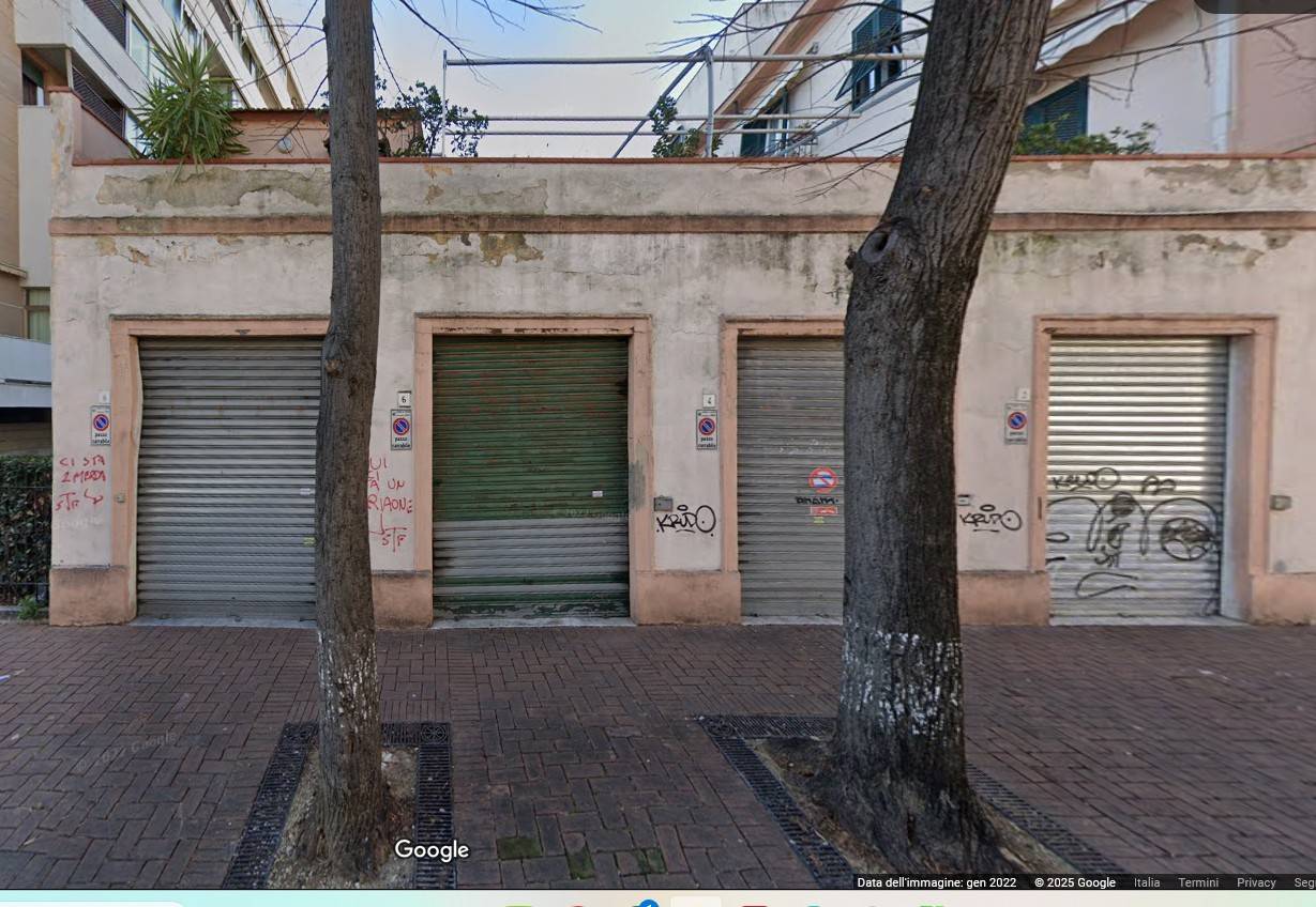 Box o garage in vendita a Livorno
