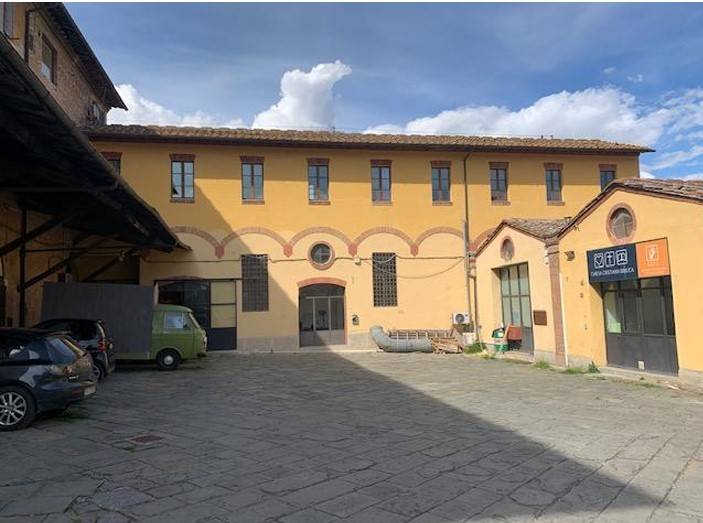 Attivit commerciale in vendita a Siena, Semicentrale