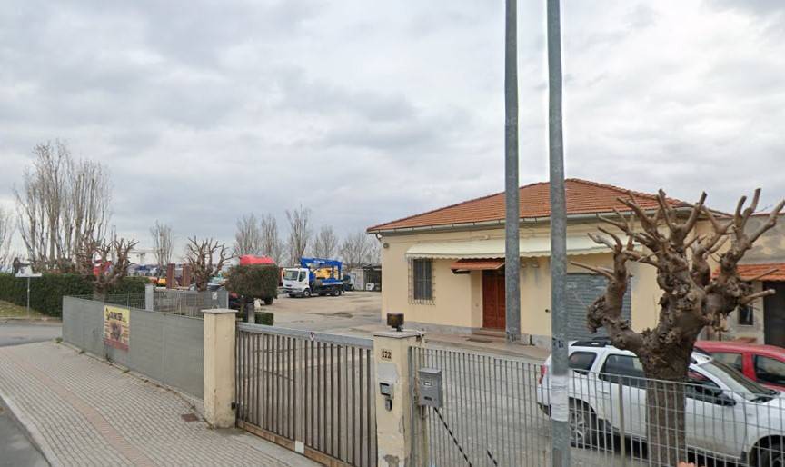 Edificio commerciale o terziario in vendita a Collesalvetti, Guasticce