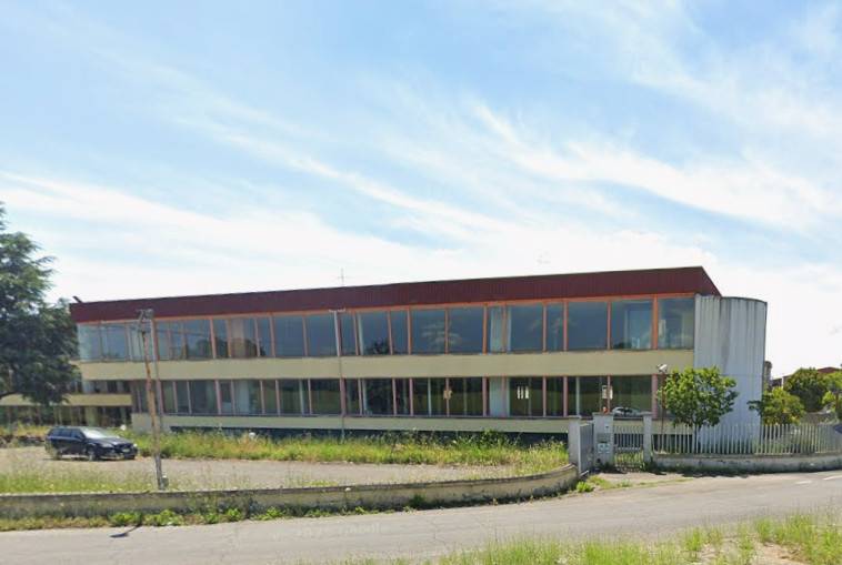 Edificio commerciale o terziario in vendita a Follonica