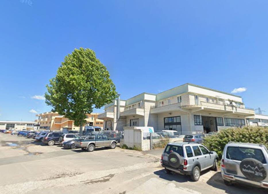 Capannone in vendita a Follonica