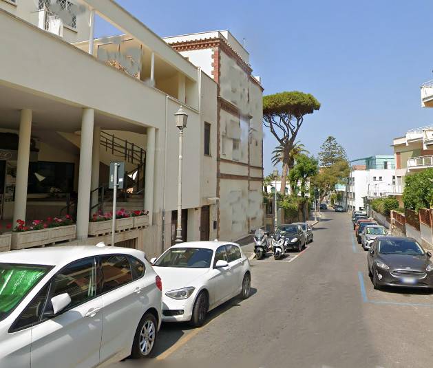 Locale commerciale in vendita a Santa Marinella