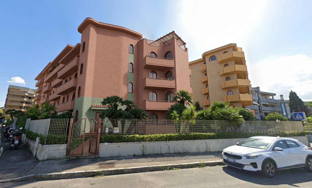 Box o garage in vendita a Livorno