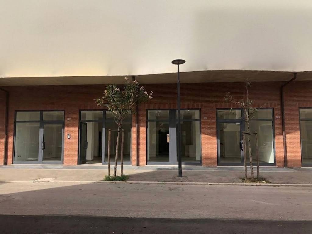 Locale commerciale in vendita a Grosseto, Marina di Grosseto