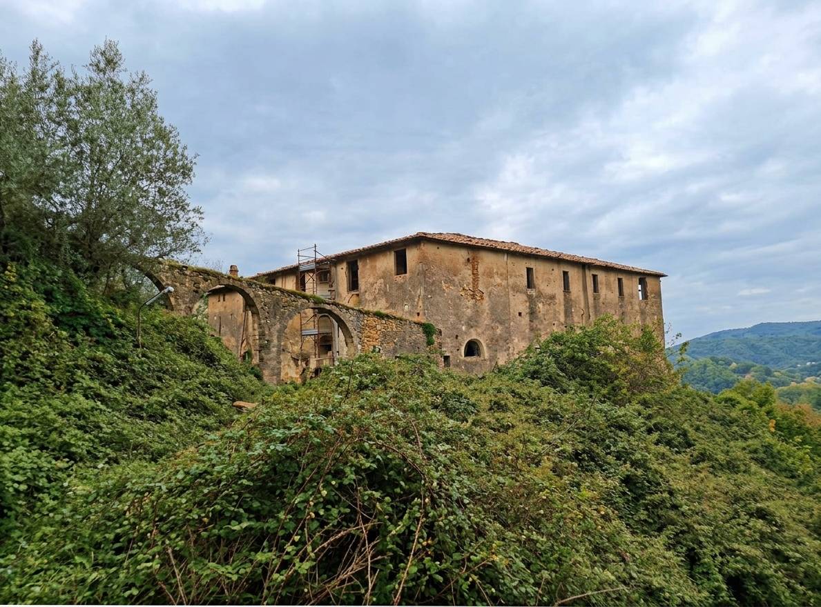 Palazzi-edifici in vendita a Arezzo, Zona Giotto