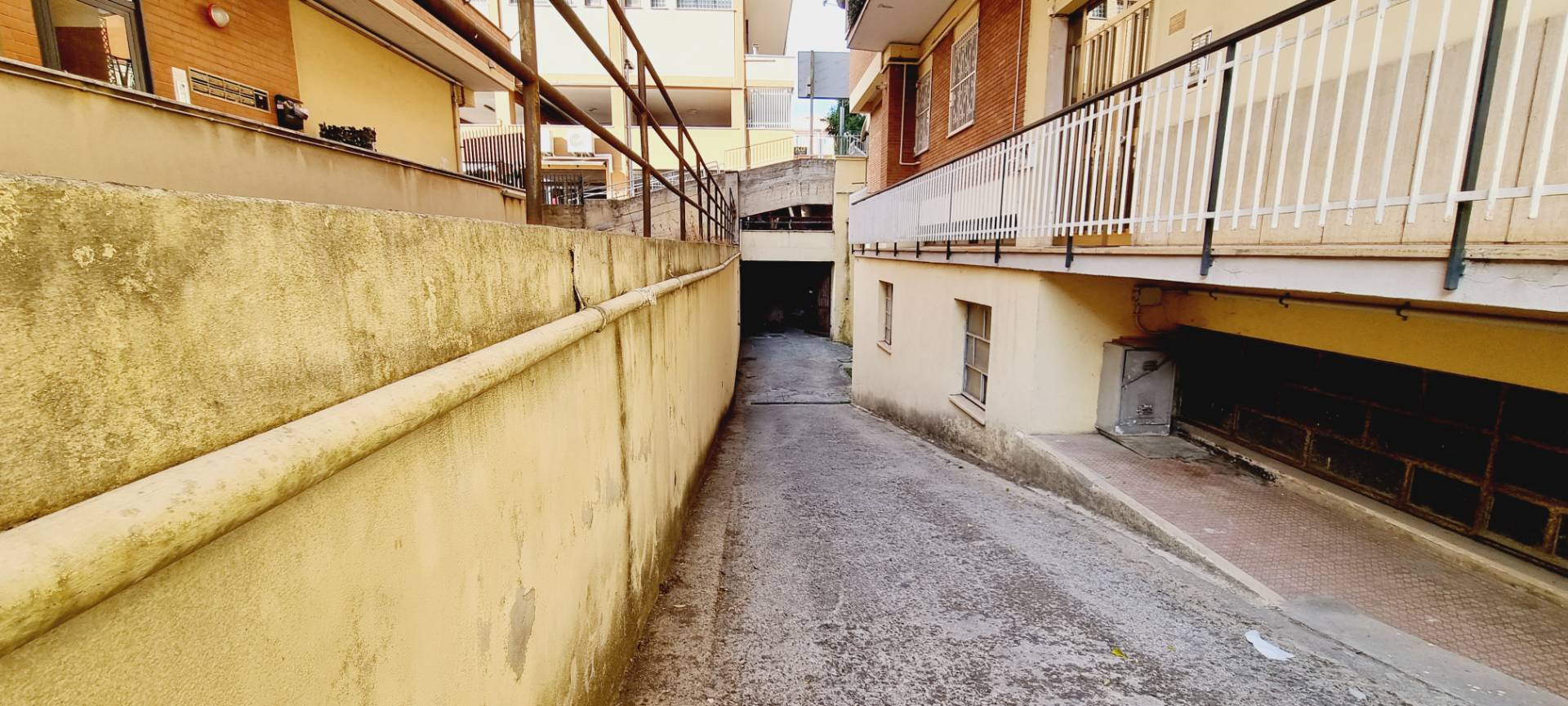 Box o garage in vendita a Pomezia