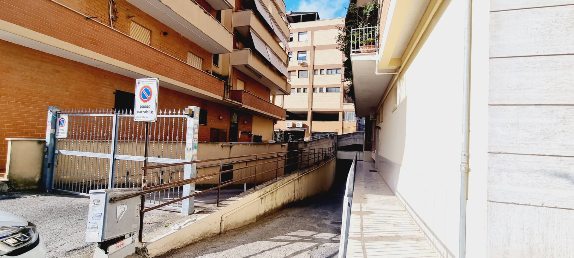 Box o garage in vendita a Pomezia