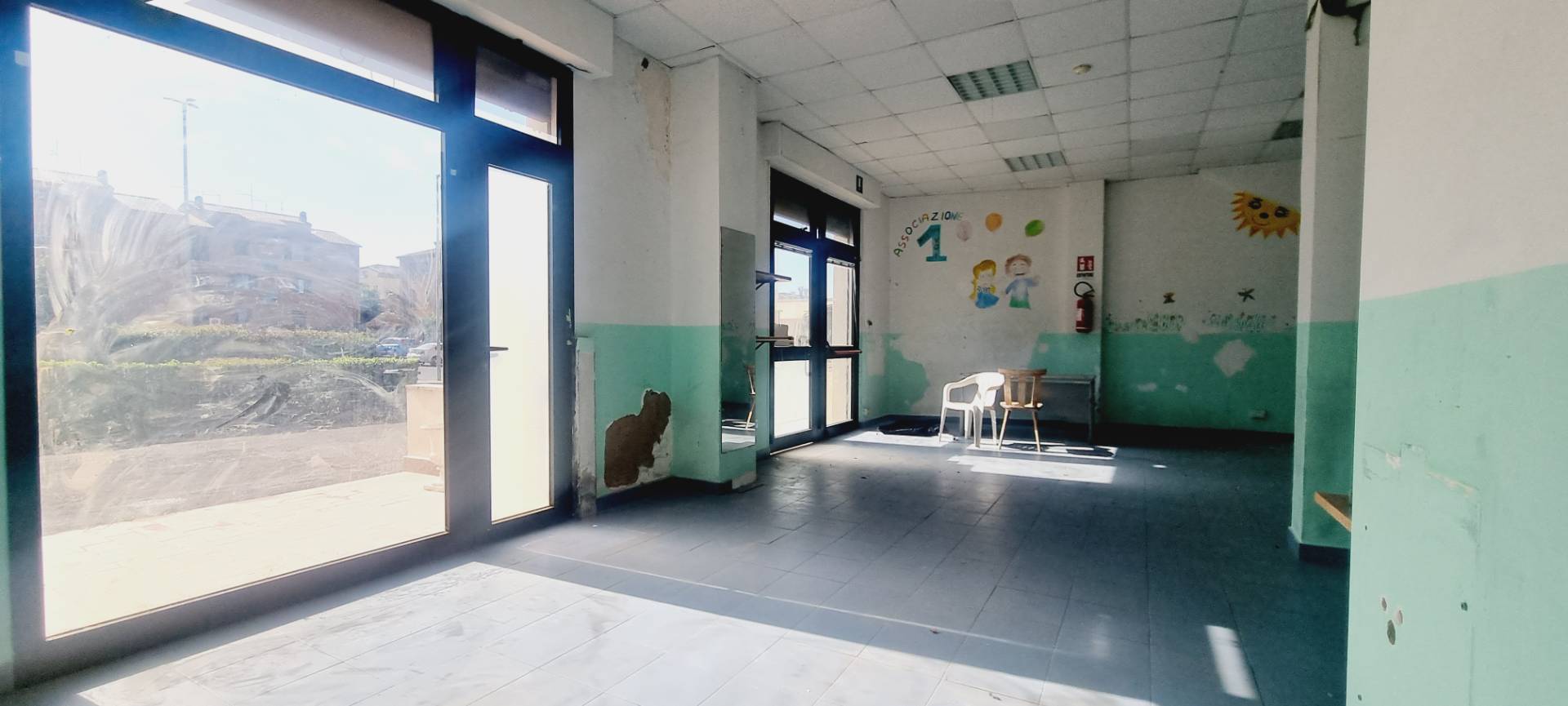 Locale commerciale in affitto a Ardea