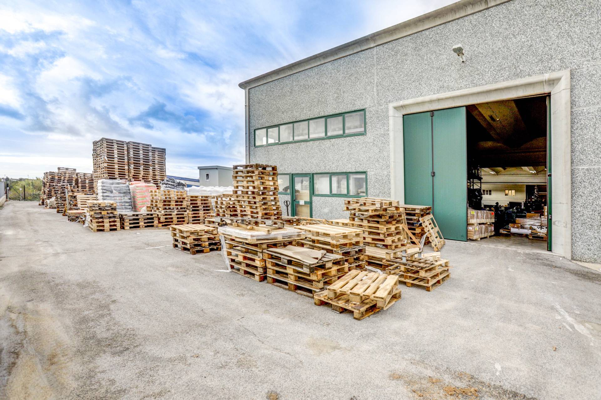Capannone Industriale in affitto a Pomezia