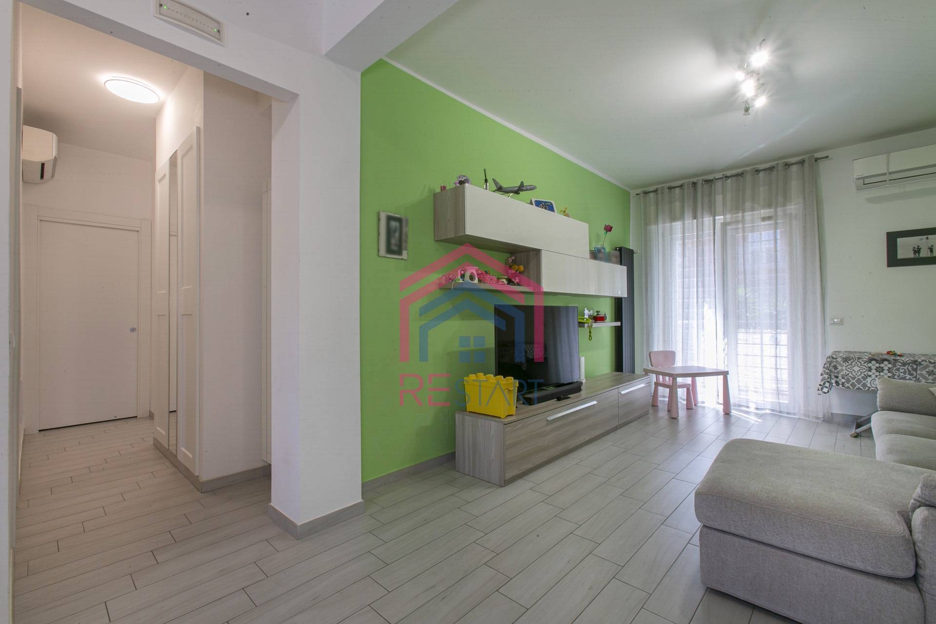 Appartamento in vendita a Pomezia, Centro