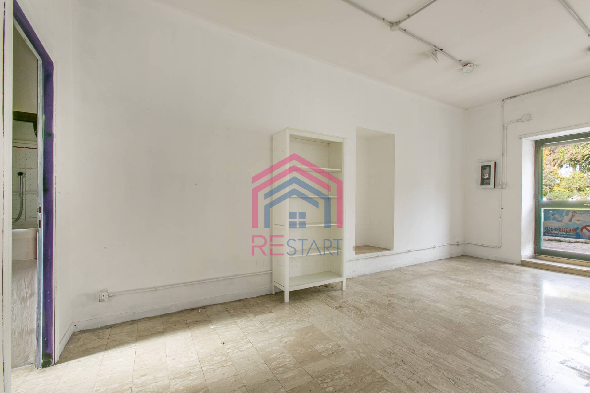 Locale commerciale in affitto a Ardea