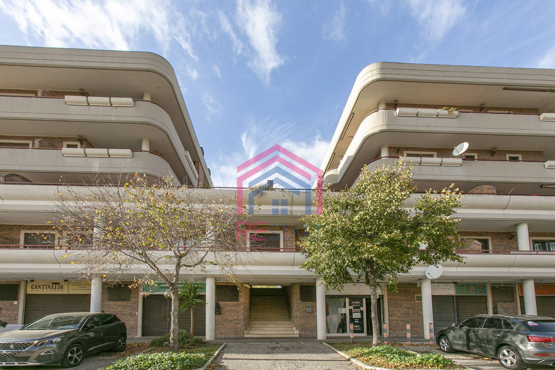 Locale commerciale in affitto a Pomezia