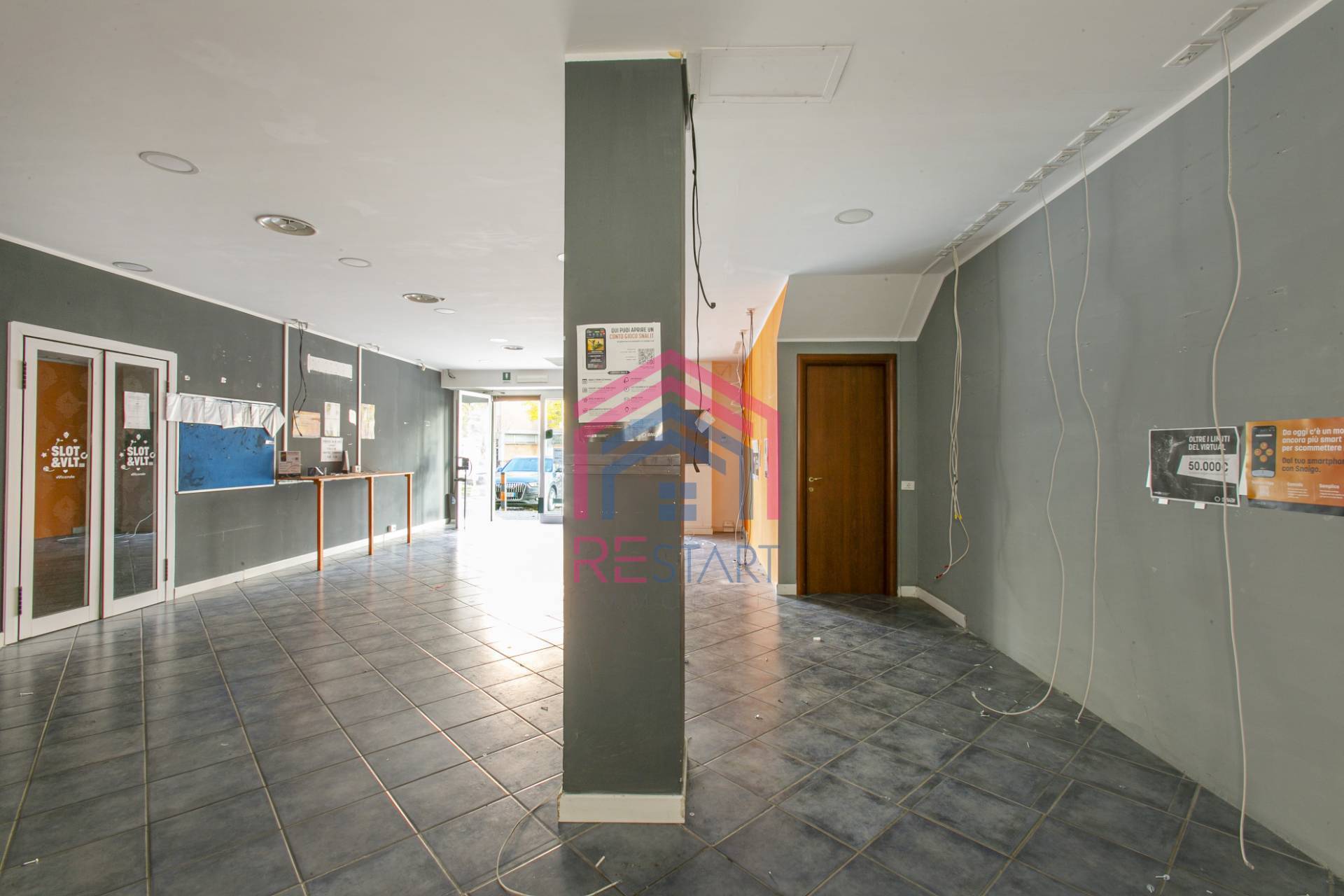 Locale commerciale in affitto a Pomezia