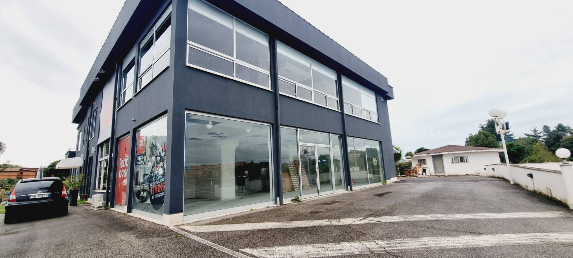 Media e Grande struttura di vendita in vendita a Pomezia, Pontina Nuova