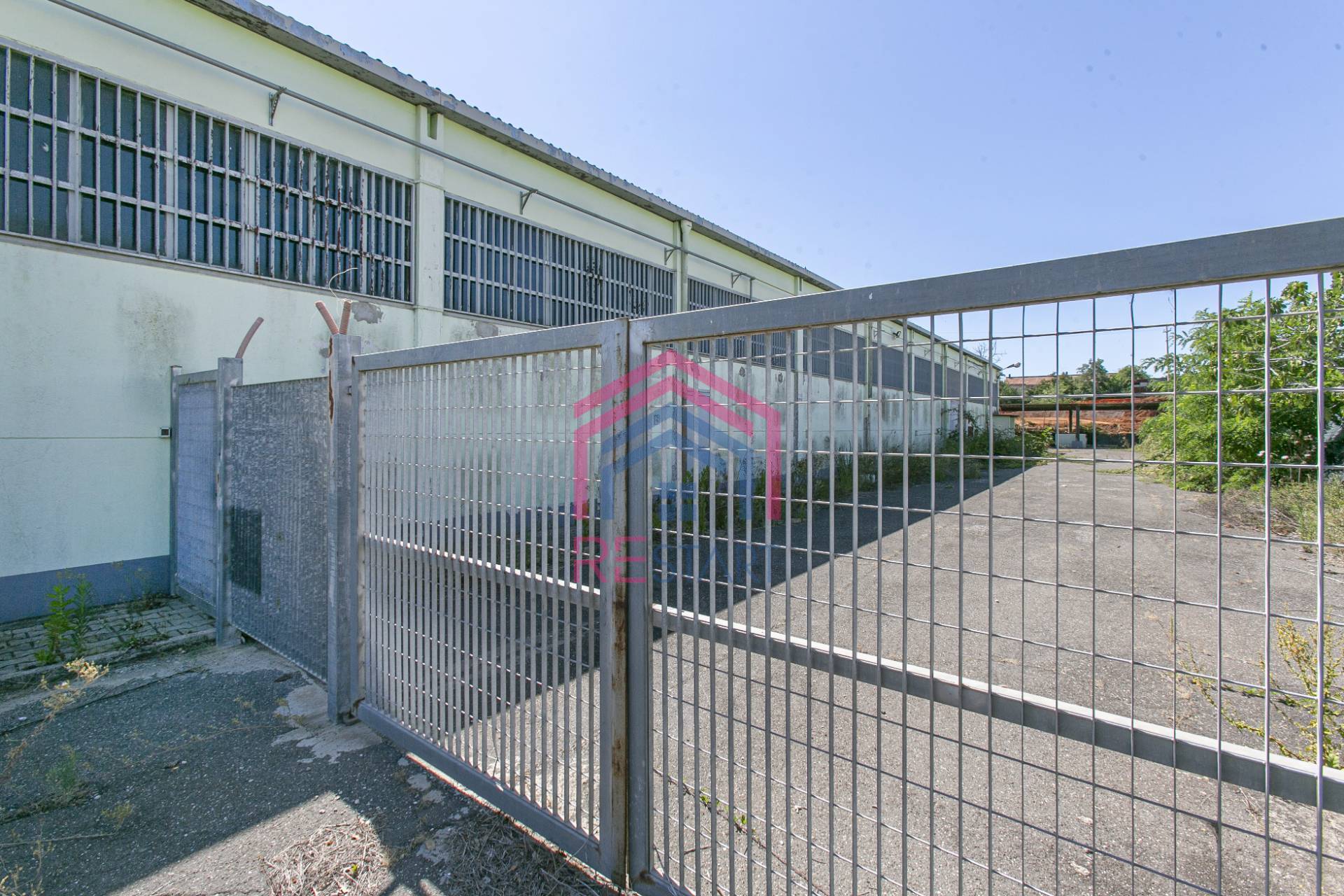 Capannone Industriale in vendita a Pomezia