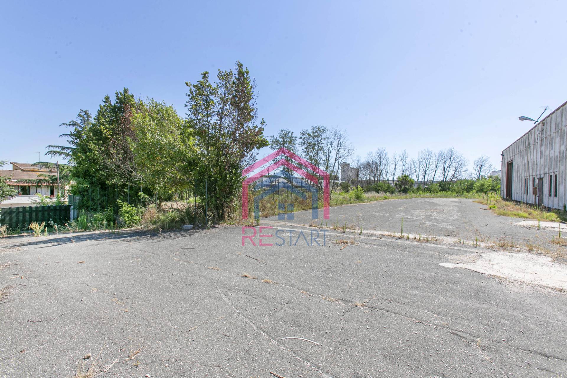 Capannone Industriale in vendita a Pomezia