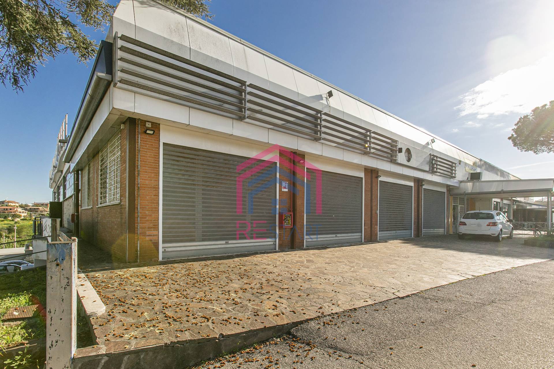 Locale commerciale in affitto a Pomezia, Pontina Vecchia