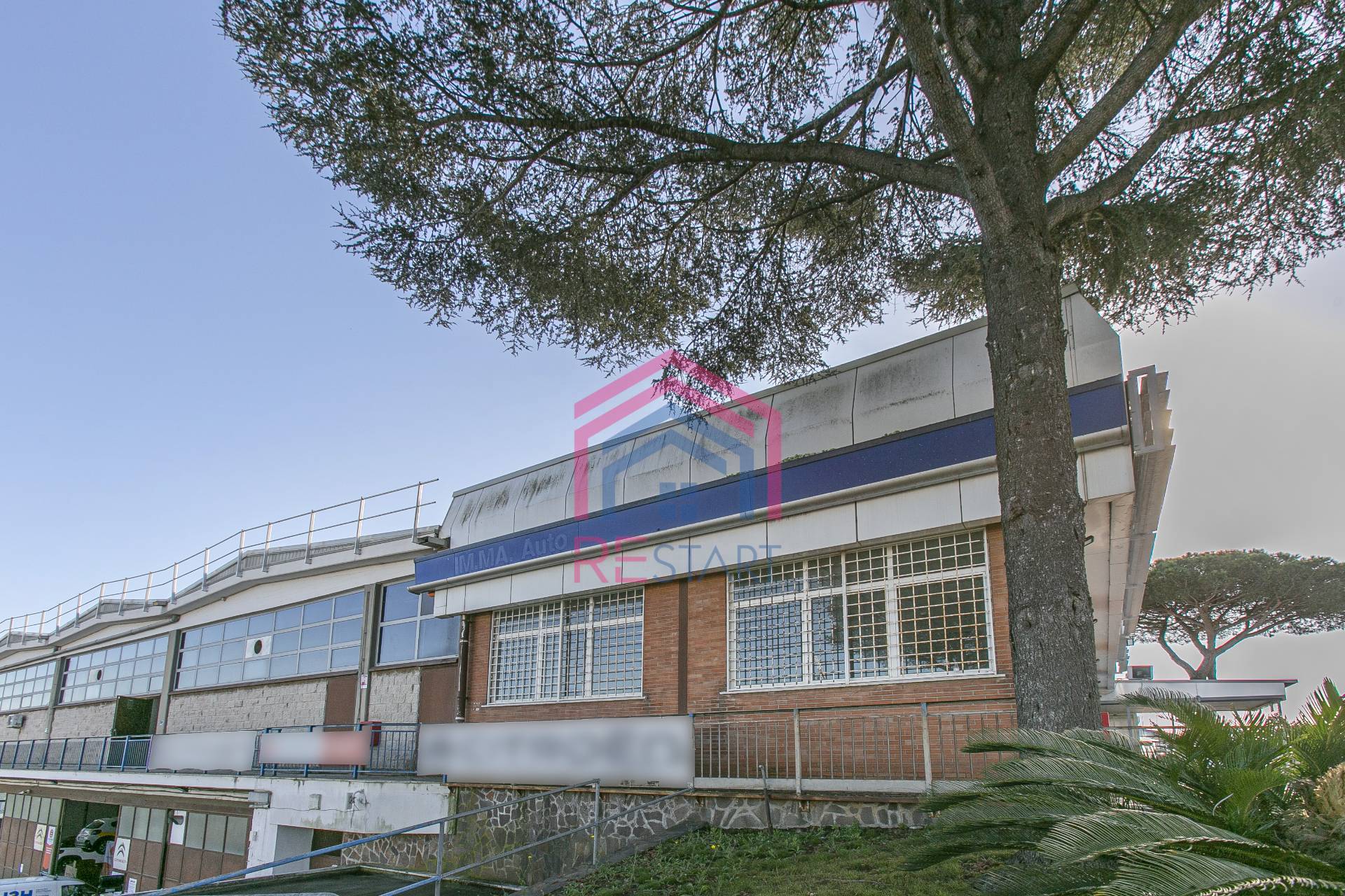 Locale commerciale in affitto a Pomezia, Pontina Vecchia