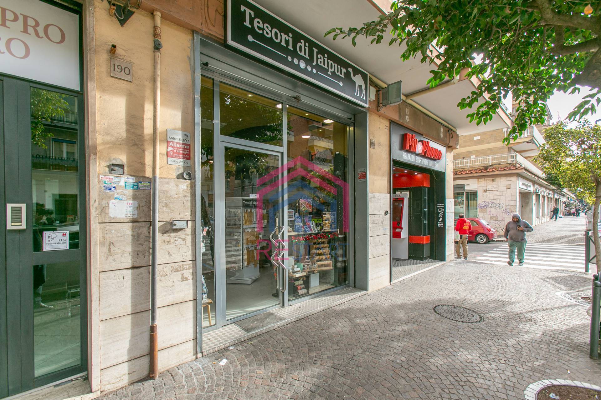 Negozio in affitto a Pomezia