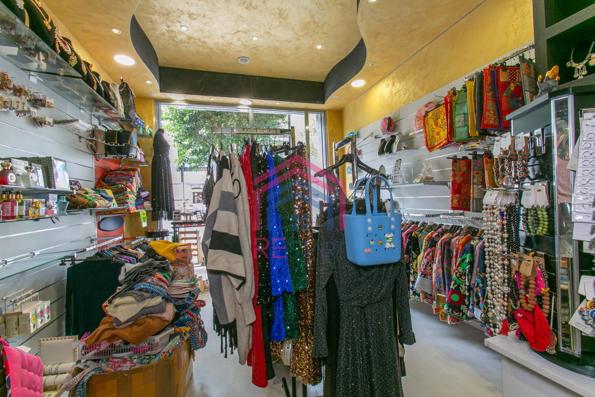 Negozio in affitto a Pomezia