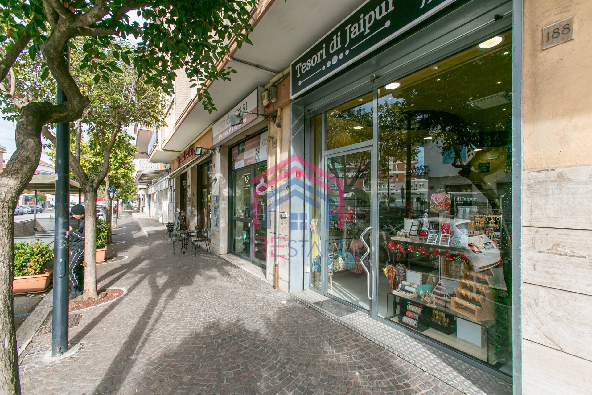 Negozio in affitto a Pomezia