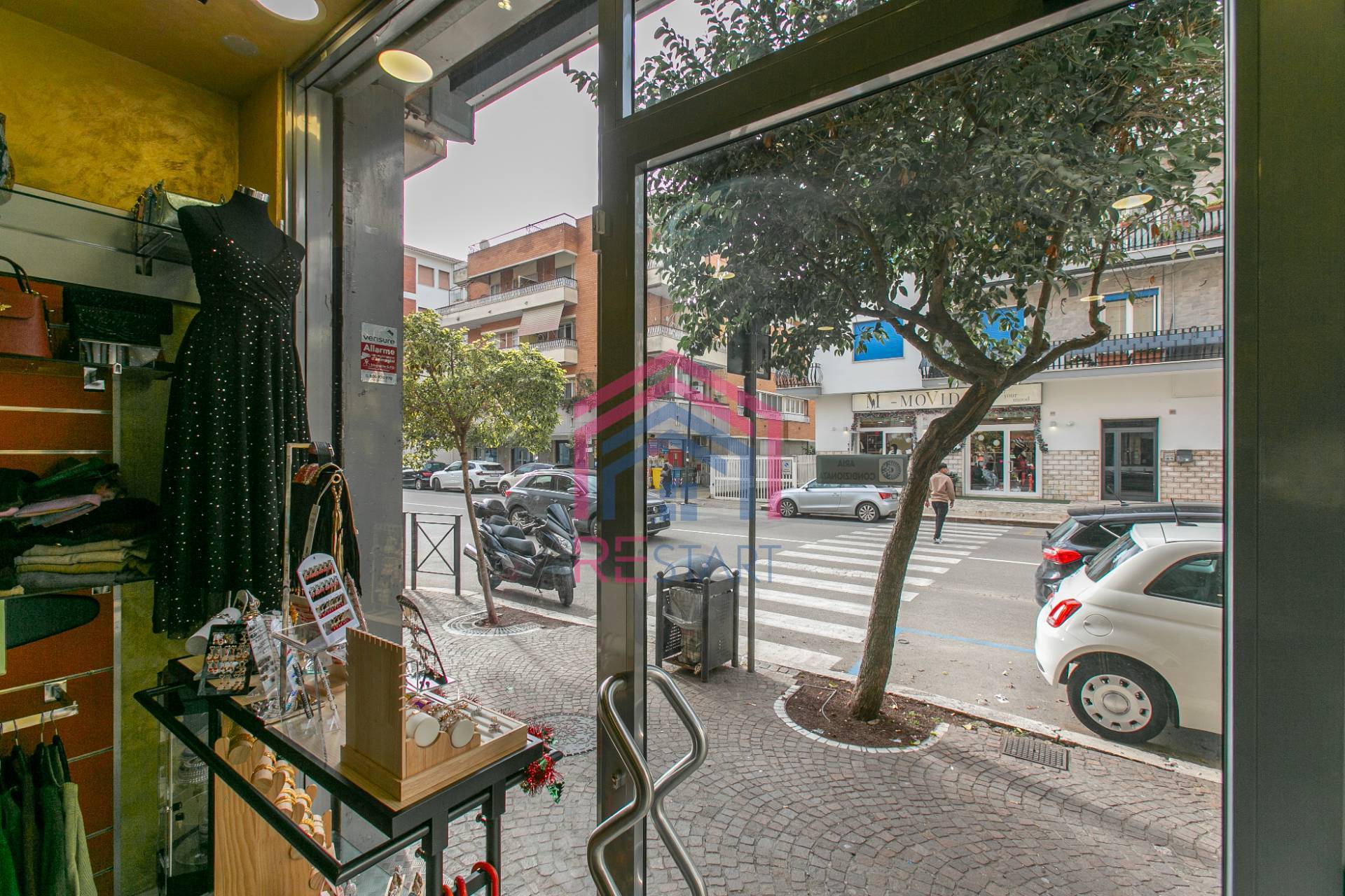 Negozio in affitto a Pomezia