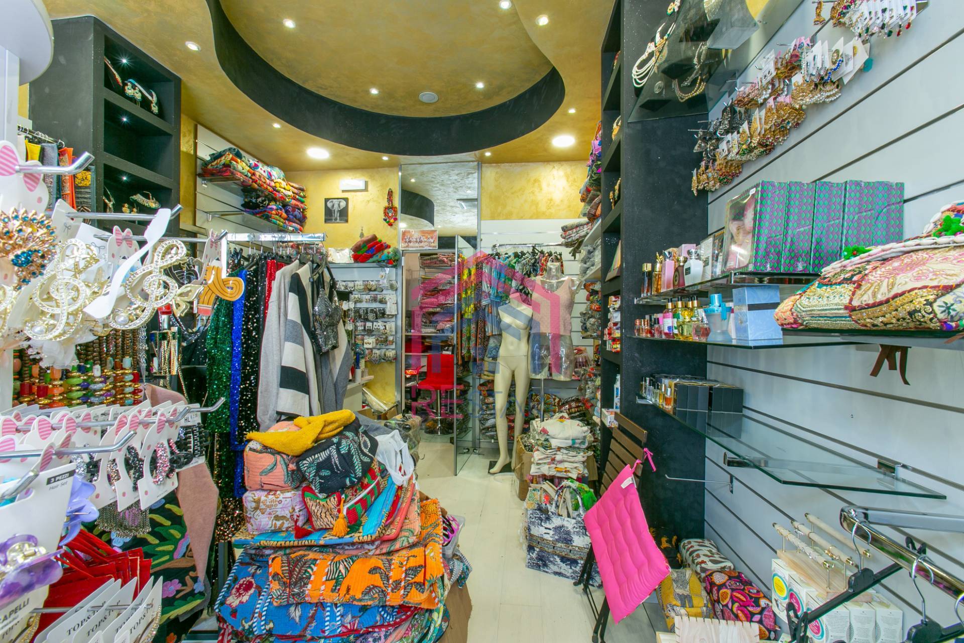 Negozio in affitto a Pomezia