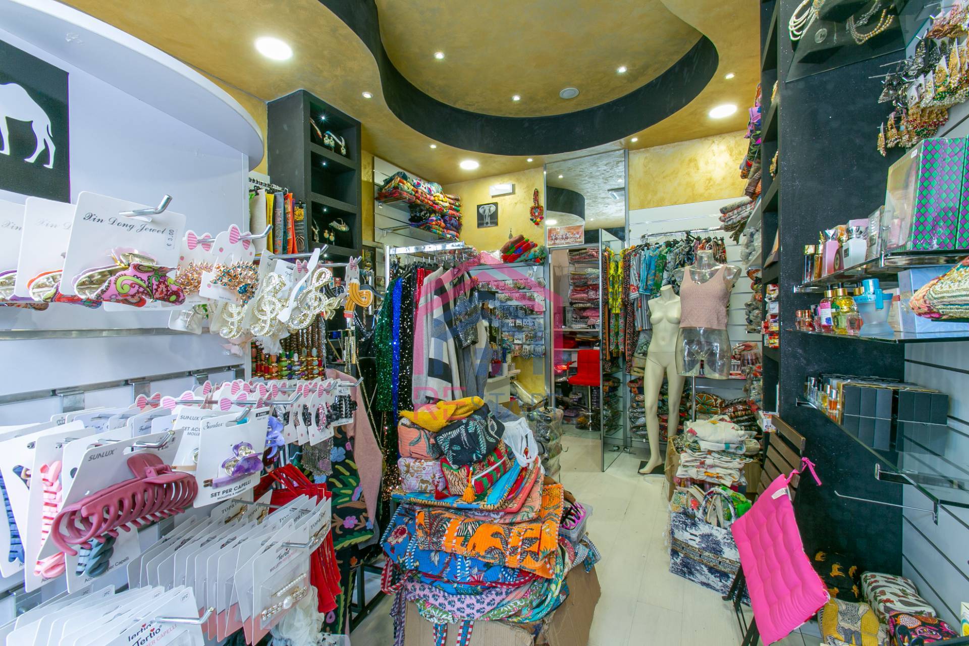 Negozio in affitto a Pomezia