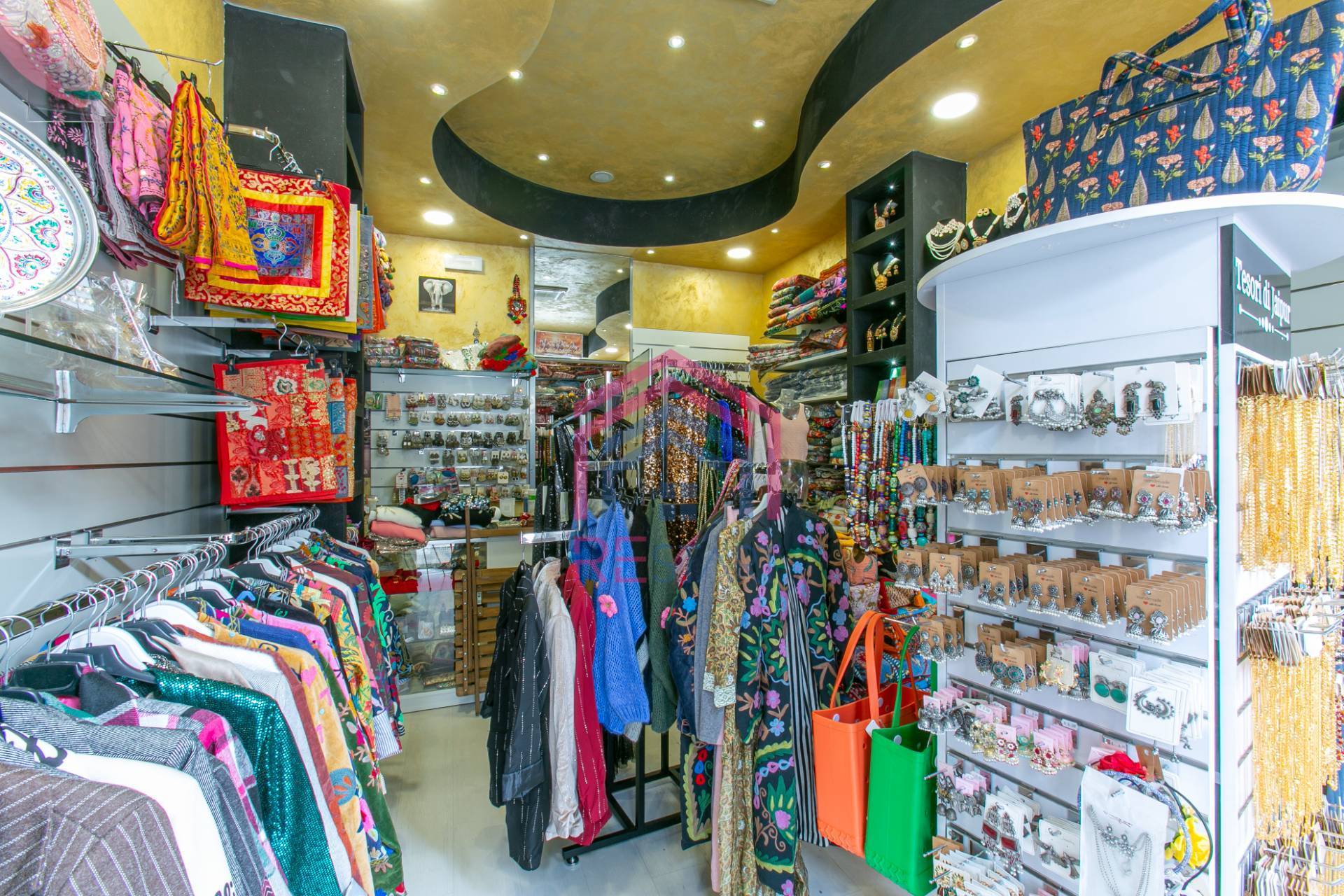 Negozio in affitto a Pomezia